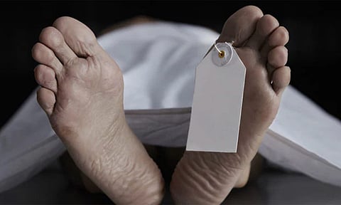 கழிவு நீர் ஓடையில் விழுந்து அடையாளம் தெரியாதவர் பலி