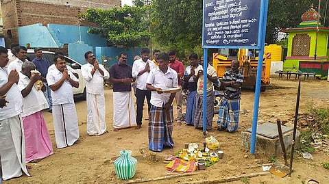 வடக்கு ஒன்றிய தி.மு.க. செயலாளருமான பொன். முத்தையா பாண்டியன் பணிகளை தொடங்கி வைத்தார்.