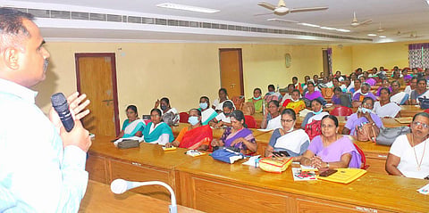 கிராம செவிலியர்களுக்கு பயிற்சி மற்றும் ஆலோசனை கூட்டம் நடந்த போது எடுத்தபடம்.