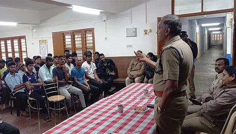 அரசு கலைகல்லூரி மாணவர்களுக்கு போதை பொருள் விழிப்புணர்வு நிகழ்ச்சி