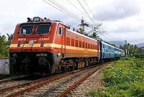 மேட்டுப்பாளையம்-நெல்லை ரெயில் போத்தனூரில் இன்று முதல் நின்று செல்லும்