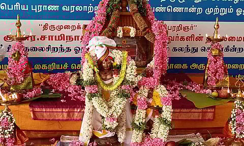 சிறப்பு அலங்காரத்தில் சுந்தரமூர்த்தி நாயனார் பக்தர்களுக்கு காட்சியளித்தார்.