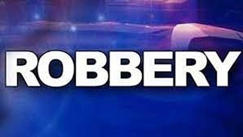 சிதம்பரத்தில் பரபரப்பு கோவிலுக்கு சென்ற விவசாயி வீட்டில் நகை-பணம் கொள்ளை