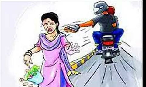 சிங்காநல்லூரில் பெண்ணிடம் 7½ பவுன் செயின் பறிப்பு