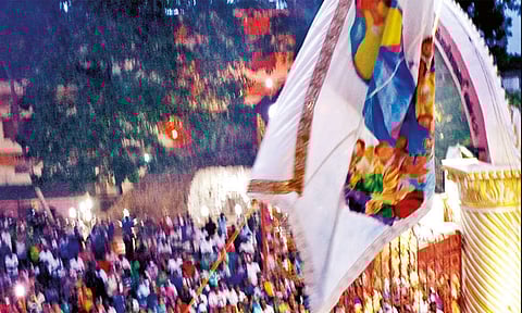 கும்பகோணம் புனித அலங்கார அன்னை ஆலய திருவிழா கொடியேற்றத்துடன் தொடங்கியது