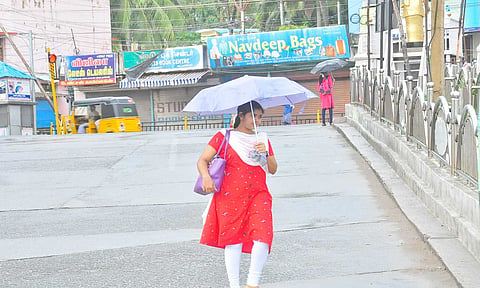 குமரியில் சாரல் மழை நீடிப்பு