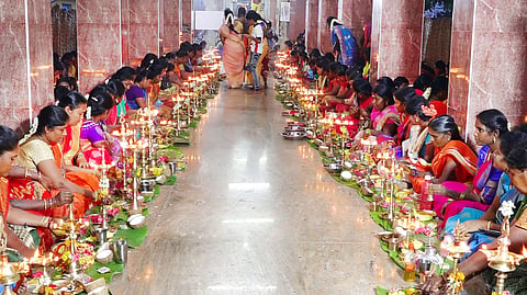 திருவிளக்கு பூஜை