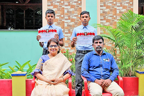 வெற்றி பெற்ற பாரத் மாண்டிசோரி மாணவர்களைப் பாரத் கல்விக் குழுமச் செயலாளர் காந்திமதி மோகனகிருஷ்ணன், துணைமுதல்வர் பாலசுந்தர் ஆகியோர் பாராட்டினர்.