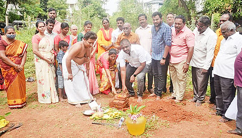 பூமிபூஜையை மேயர் சண். ராமநாதன் அடிக்கல் நாட்டி தொடங்கி வைத்தார்.