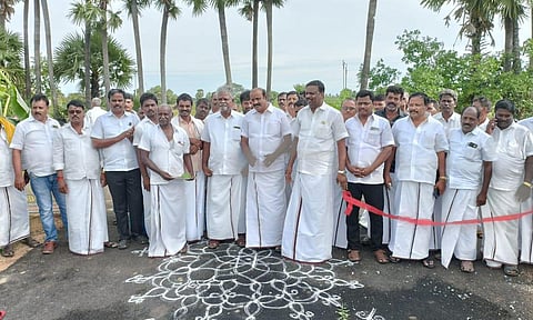 தார் சாலையை ஒ.ஜோதி எம்.எல்.ஏ. திறந்து வைத்த காட்சி.