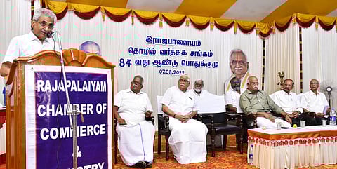 பொதுக்குழு கூட்டத்தில் சங்கத்தலைவர் பி.ஆர். வெங்கட்ராமராஜா பேசினார்.