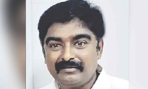 மேயரின் கணவர் ஆனந்தகுமார்.