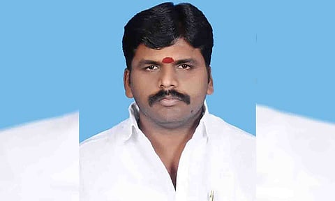 திருமுருக தினேஷ்.