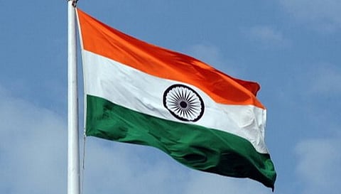 அனைத்து தொழில் நிறுவனங்களிலும் தேசிய கொடி ஏற்ற வேண்டும்