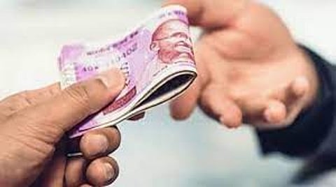 கருணை அடிப்படையில் அரசுப்பணி வழங்க லஞ்சம் கேட்ட அதிகாரி?