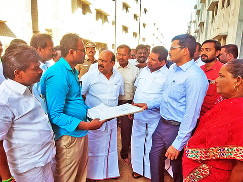 திருச்செந்தூர் அருகே கட்டப்படும் அடுக்குமாடி குடியிருப்புகளை அமைச்சர்கள் அன்பரசன், அனிதா ராதாகிருஷ்ணன் ஆய்வு செய்த போது எடுத்தபடம்.