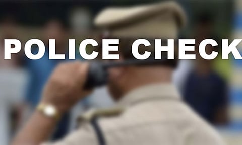 ஊட்டியில் தங்கும் விடுதிகளில் போலீசார் சோதனை