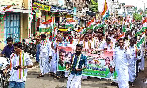 காங்கிரஸ் கட்சியினர் பாதயாத்திரை.