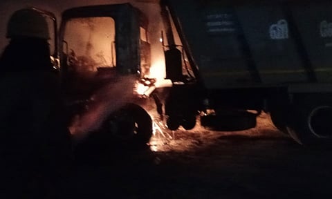 திருச்சி அருகே நின்று கொண்டிருந்த லாரியில் திடீர் தீ விபத்து