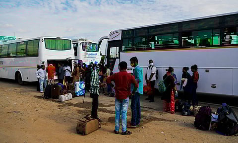 ஆம்னி பஸ்களில் டிக்கெட் கட்டணம் தொடர்ந்து உயர்வு: அரசின் எச்சரிக்கையையும் மீறி அடாவடி வசூல்