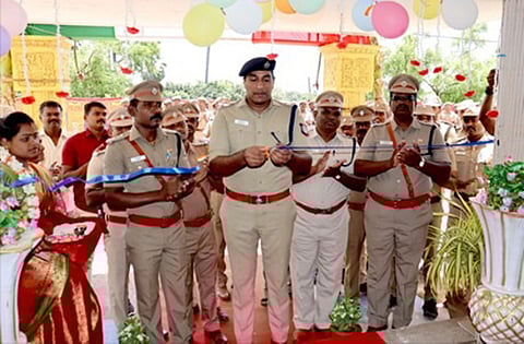 ஆயுதப்படையை போலீஸ் சூப்பிரண்டு கிருஷ்ணராஜ் ரிப்பன் வெட்டி திறந்து வைத்தார்.