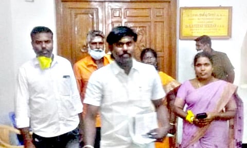 போக்குவரத்து சாலையை ஆக்கிரமித்து வீடு கட்டிய விவகாரம்-மதுரை துணை மேயர் மீது புகார்