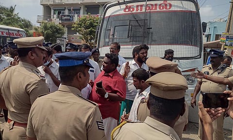 போராட்டத்தில் ஈடுபட முயன்ற இந்து முன்னணி கட்சியினர் 54 பேர் கைது