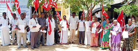 மின் கட்டண உயர்வை திரும்பபெற கோரி மார்க்சிஸ்ட் கம்யூனிஸ்ட் கட்சி சார்பில் மனு கொடுக்கும் போராட்டம்