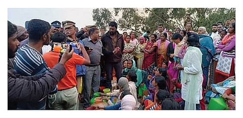 குன்னூர் அருகே தண்ணீர் வராததை கண்டித்து பொதுமக்கள் சாலைமறியல்