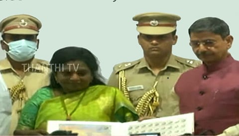 ஒண்டி வீரன் நினைவு தபால் தலையை தமிழக ஆளுநர் வெளியிட்டார்