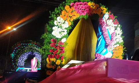 புனித மரியாள் மற்றும் அந்தோனியார் திருத்தேர் பவனி நடந்தபோது எடுத்த படம்.