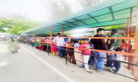 ஞாயிற்றுக்கிழமை விடுமுறையையொட்டி கன்னியாகுமரியில் குவிந்த சுற்றுலா பயணிகள்