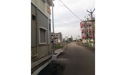 மின் கம்பம் இருக்கு-மின் இணைப்பு இல்லை: தருமபுரி நகராட்சி 13-வார்டு முனியப்பன் கோவில் தெரு பொதுமக்கள் தவிப்பு