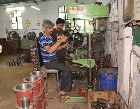 பம்ப்செட் விற்பனை 50 சதவீதம் சரிவு- கோவை தொழில்துறையினர் தகவல்