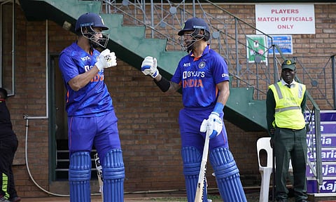 நிதானமாக ஆடிய தவான், ராகுல் ஜோடி