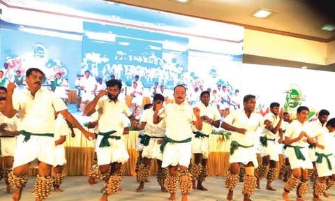 வள்ளி கும்மியாட்டம் நிகழ்ச்சி நடைபெற்ற காட்சி.