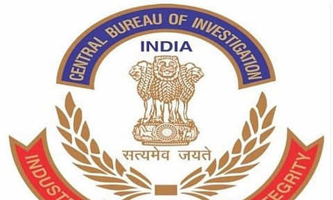 டெல்லி மதுபான உரிமம் முறைகேடு: 11 கலால்வரி அதிகாரிகளுக்கு சம்மன்- விசாரணை நடத்த சி.பி.ஐ. முடிவு