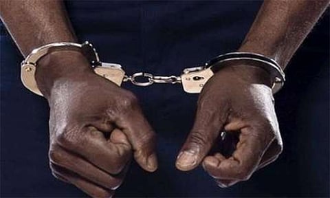 பணம் வைத்து சூதாடிய 4 பேர் கைது