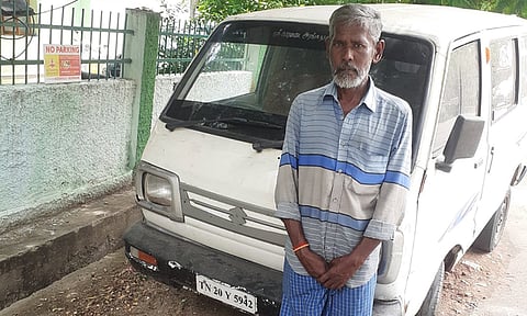 வேனில் ரேஷன் அரிசியை கடத்தியவர் கைது