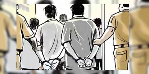 சிதம்பரத்தில் இரும்பு கம்பிகள் திருடிய 2 பேர் கைது