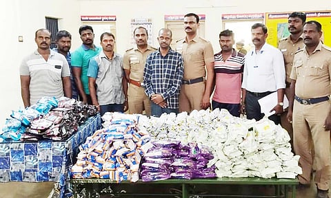 பறிமுதல் செய்யப்பட்ட புகையிலை பொருட்கள்.