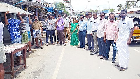 பேரூராட்சி சார்பில் ஆக்கிரமிப்புகள் அகற்றும் பணி நடந்தது.