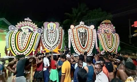 தோவாளை கிருஷ்ணசுவாமி கோவிலில் சுவாமிகள் வீதி உலா