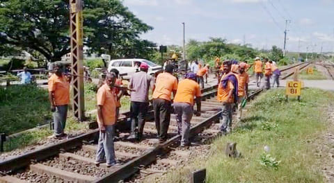 தண்டவாளத்தில் திடீர் விரிசல்