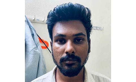 கைது செய்யப்பட்ட ரவிசங்கர்.