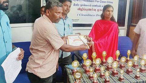 நெல்லியாளம் நகராட்சியில் பரிசு வழங்கும் விழா