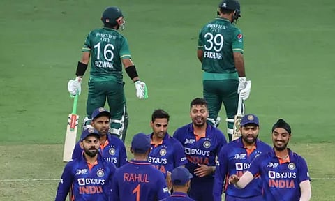 இந்தியா, பாகிஸ்தான் வீரர்கள்