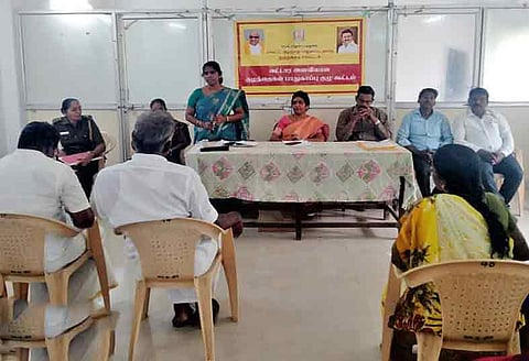 கூட்டத்தில் கலந்து கொண்டவர்களை படத்தில் காணலாம்.