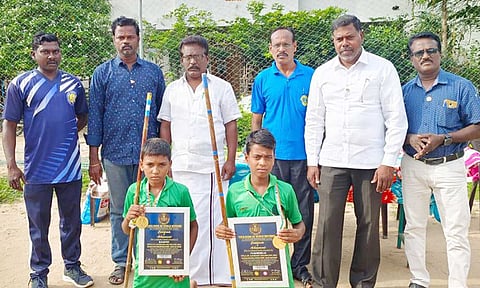 சாதனை படைத்த மாணவர்கள் சான்றிதழ் வழங்கி கவுரவிக்கப்பட்டனர்.