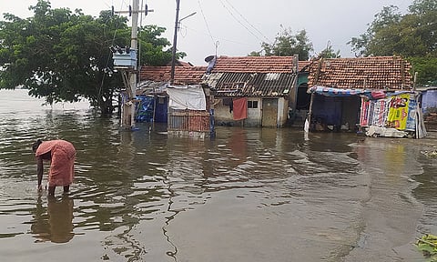 பவானியில் 3 நாட்களாக குடியிருப்புகளை சூழ்ந்துள்ள வெள்ளம்